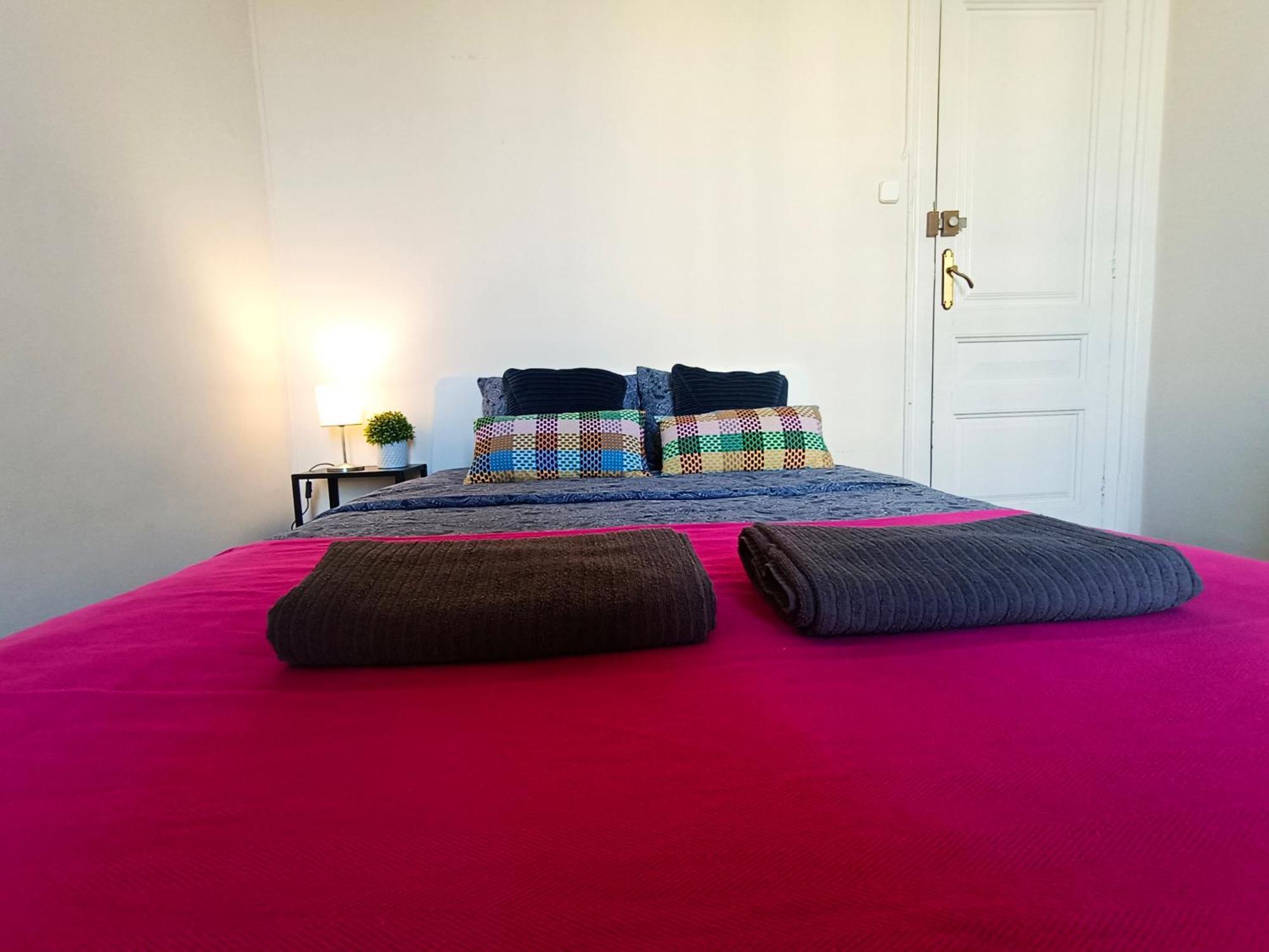 By Urquinaona Rooms Barcelona Ngoại thất bức ảnh