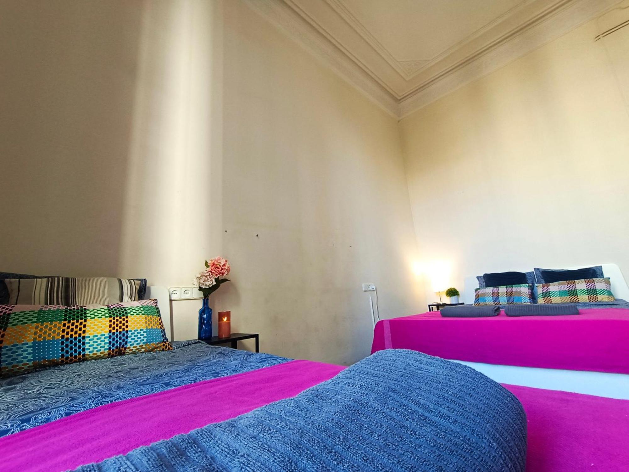 By Urquinaona Rooms Barcelona Ngoại thất bức ảnh