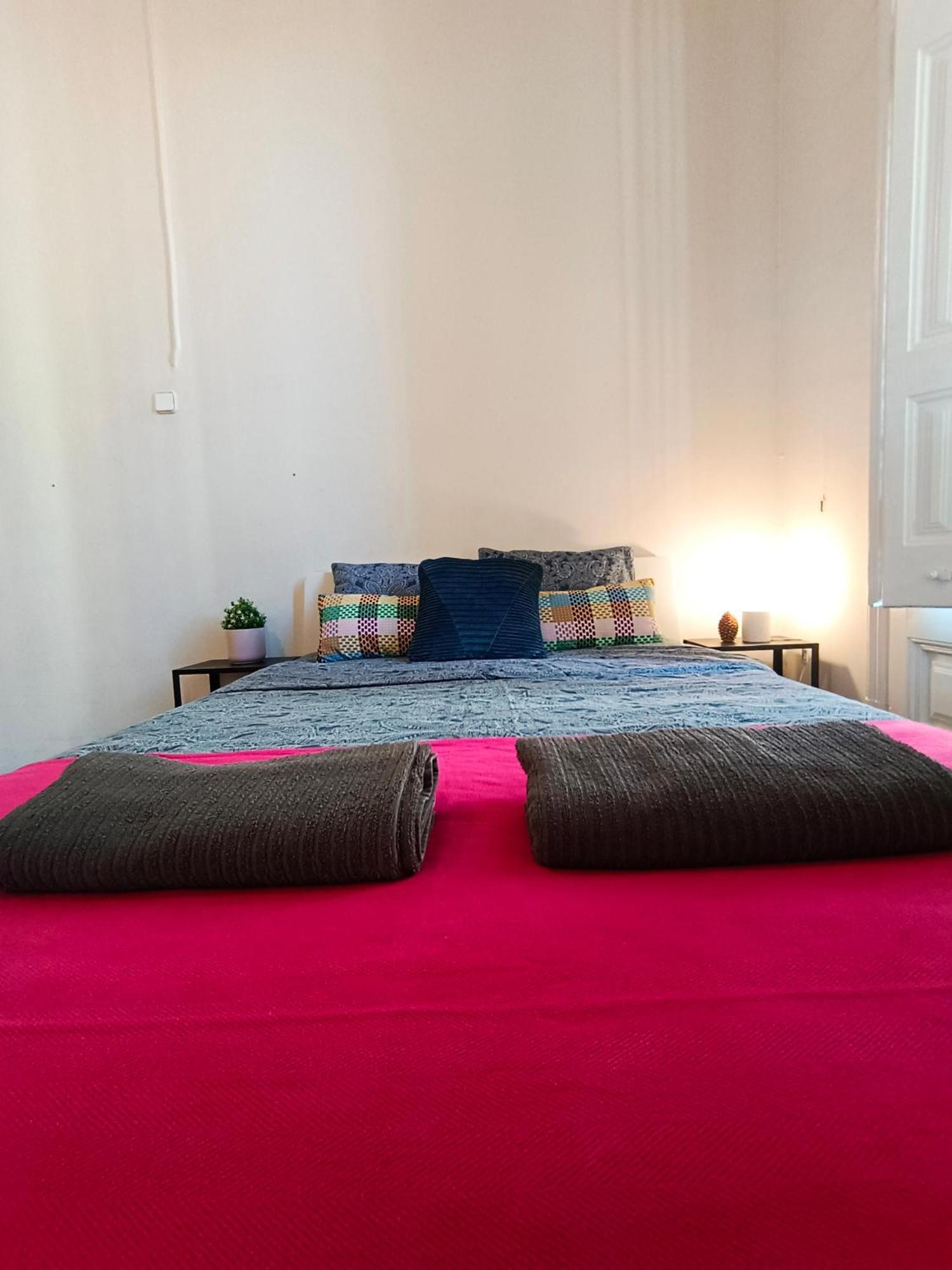By Urquinaona Rooms Barcelona Ngoại thất bức ảnh